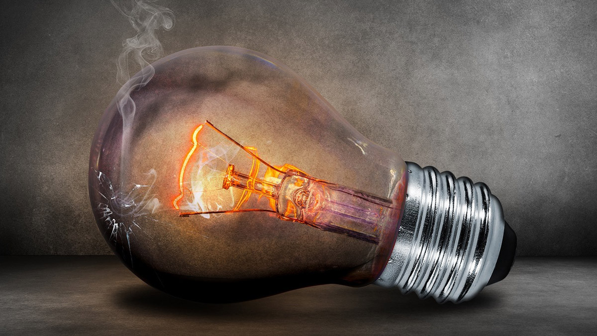 Electrical Safety Tips: மழைக்காலம் ஆரம்பமாயிருச்சு.. மின் ஷாக்கில் இருந்து தப்பிக்க சில டிப்ஸ்..!