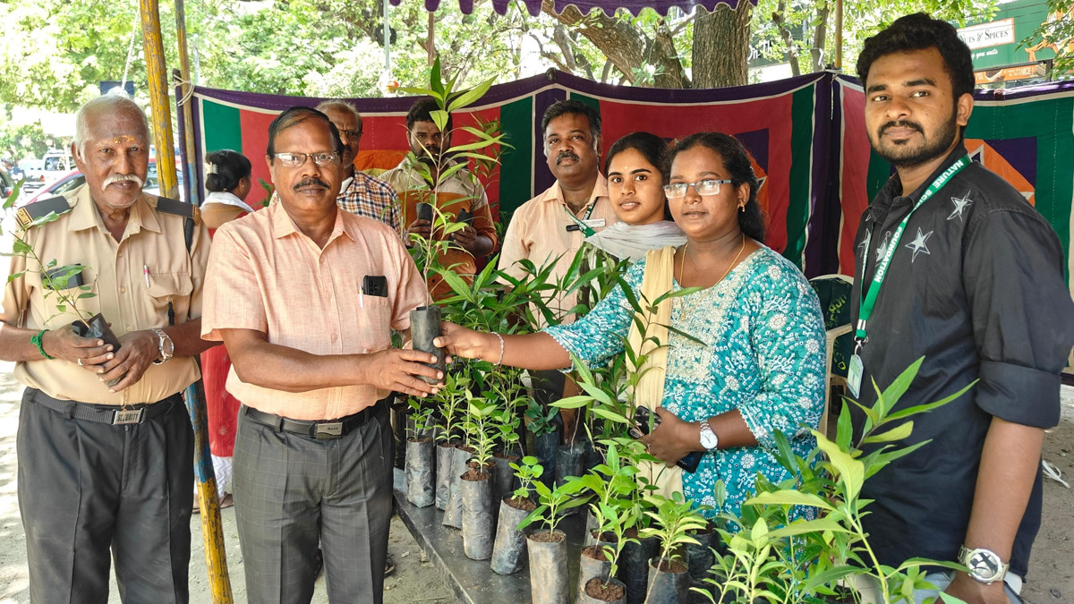 Free Saplings: உலக சுற்றுச்சூழல் தினம்.. இலவச மரக்கன்றுகள் வழங்கிய இயற்கை அறிவியல் நிறுவனம்..!