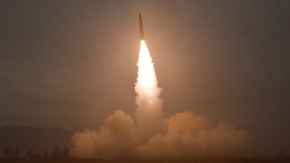 NK Launches Missile: அடுத்தடுத்து கண்டம் விட்டு கண்டம் பாயும் ஏவுகணை சோதனை நடத்திய வடகொரியா; காரணம் என்ன?.!