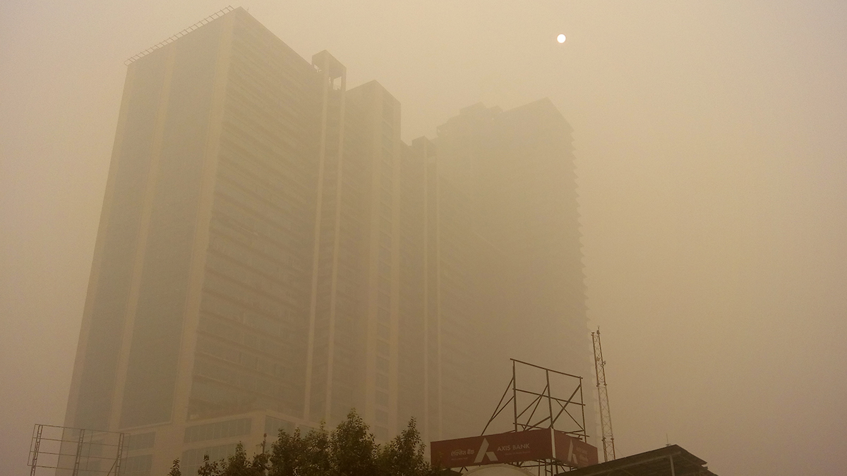 Delhi Air Pollution: மிக மோசமான நிலைக்கு சென்ற காற்றின் தரம்.. திணறும் மக்கள்.!