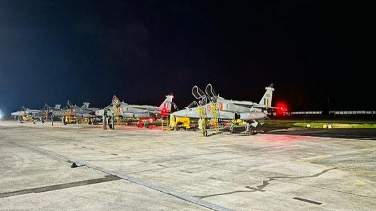 Military Airfields In Lakshadweep: லட்சத்தீவுகளில் ராணுவ விமானப்படைத்தளங்கள் அமைக்க இந்திய அரசு ஒப்புதல்..!