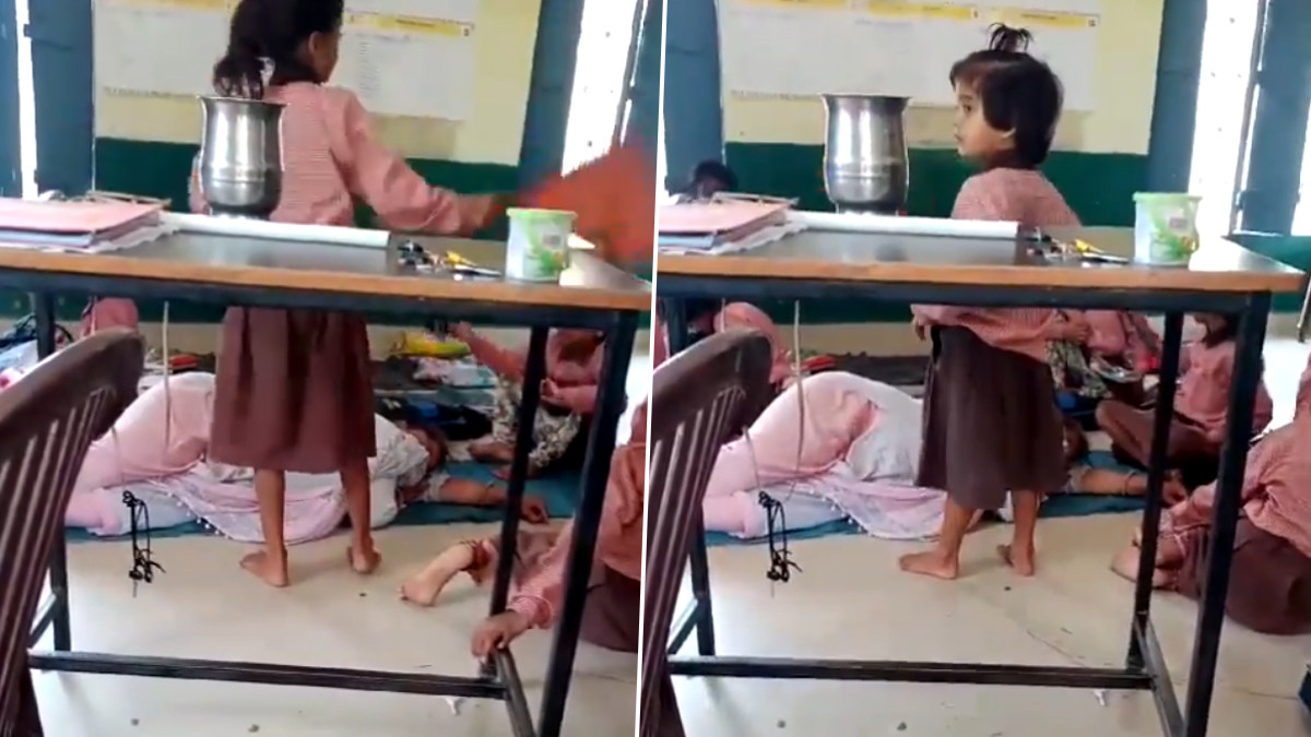 Teacher Caught Sleeping In Classroom: பள்ளி வகுப்பறையில் பாய் விரித்து தூங்கும் ஆசிரியை.. விசிறி விடும் மாணவிகள்.. வீடியோ வைரல்..!