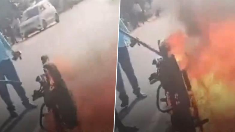 Couple Burnt To Death: இருசக்கர வாகனத்தின் மீது மின்சார கேபிள் அறுந்து விழுந்து விபத்து; தம்பதி உடல் கருகி சாவு..!