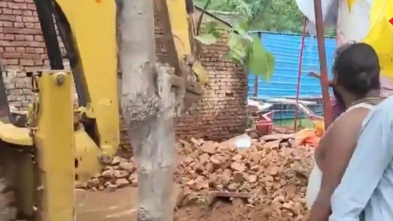 Temple Wall Collapse: கோவிலின் சுற்றுச்சுவர் இடிந்து விழுந்து 9 குழந்தைகள் பரிதாப பலி; நெஞ்சை உலுக்கும் சோகம்.!