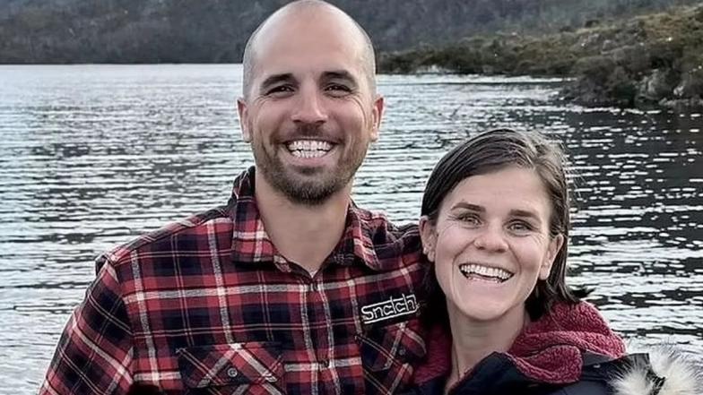 Australian Man Killed By Crocodile: மனைவியின் உயிரை காப்பாற்றிய கணவர்; ஆற்றில் முதலை கடித்து உயிரிழப்பு..!