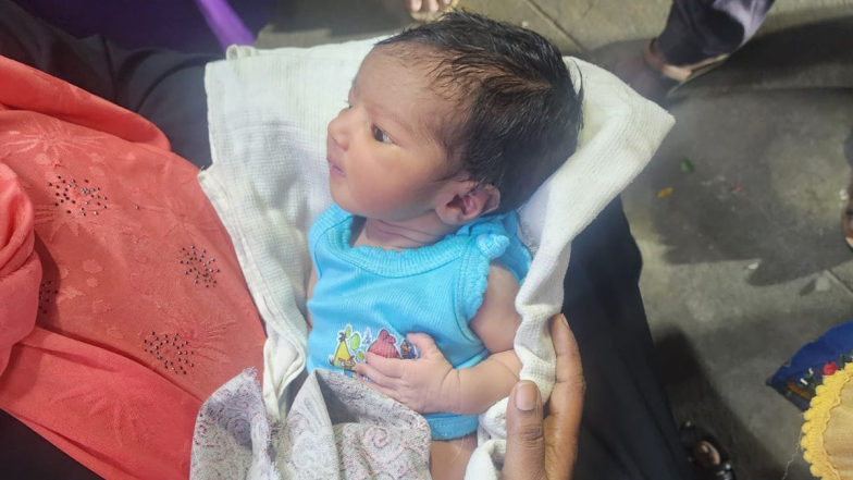 Baby Girl In Garbage Can: ஒரு மாத பெண் குழந்தை குப்பைத் தொட்டியில் கண்டெடுப்பு.. அதிர்ச்சி சம்பவம்..!