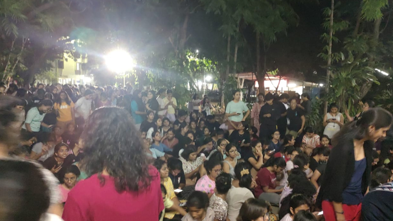 Trichy NIT: கல்லூரி மாணவி பலாத்கார முயற்சி: கயவனுக்கு ஆதரவாக விடுதி வார்டன்.. திருச்சியில் விடியவிடிய மாணவ-மாணவிகள் போராட்டம்.!
