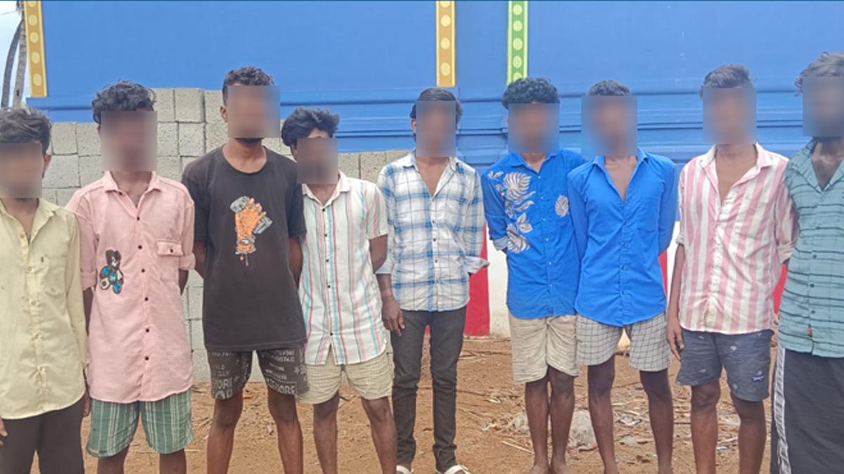 Tenkasi: சல்லாப இளைஞர்களே உஷார்.. டேட்டிங் செயலியில் ஆசையாக பேசி ஆப்படித்த கும்பல்.. 9 பேர் கைது.! தென்காசியில் அதிர்ச்சி.!