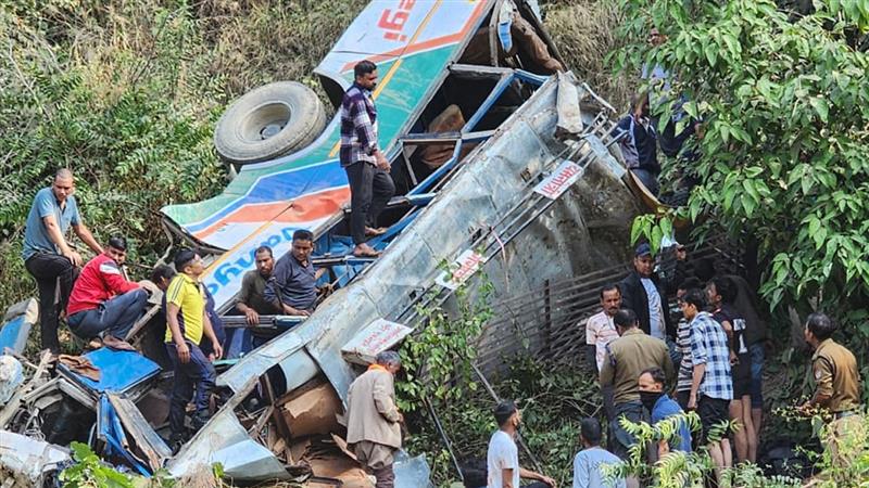 Bus Accident: 200 அடி பள்ளத்தில் கவிழ்ந்த பேருந்து.. 36 பயணிகள் துடிதுடித்து பலி..!