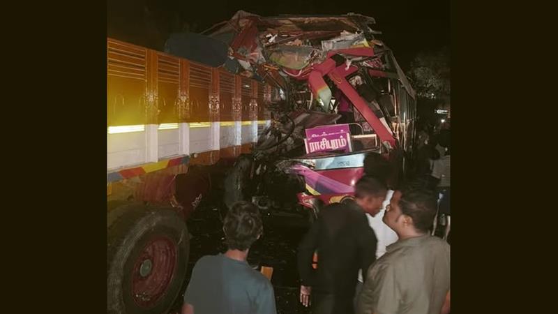 Namakkal Accident: தனியார் பேருந்து - லாரி நேருக்கு நேர் மோதி பயங்கரம்.. 3 பேர் பலி.. நாமக்கல்லில் சோகம்.!