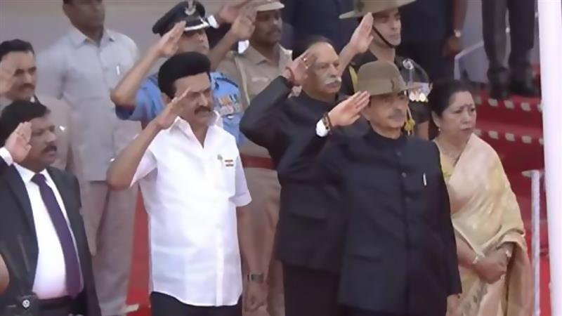 Republic Day 2025: இந்திய குடியரசு தினம் 2025 கொண்டாட்டம்; கொடியேற்றிய ஆளுநர் ஆர்.என் ரவி.. நேரலை வீடியோ இதோ.!