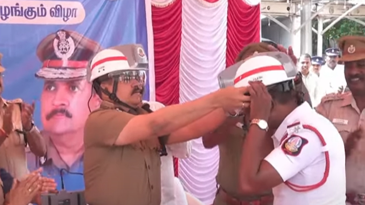 கொளுத்தும் கோடை வெயில்.. காவலர்களுக்கு ஏசி ஹெல்மெட்..!