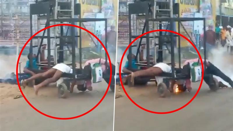 Heart Wrenching Video: மின்சாரம் தாக்கி துள்ளத்துடிக்க ஊர்மக்கள் கண்முன் பறிபோன 4 உயிர்கள்.. ஈரக்குலை நடுங்கவைக்கும் காட்சிகள்.!