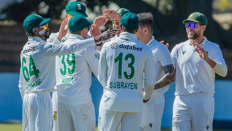 ZIM Vs SA 2nd Test, Day 2: கொத்துக் கொத்தாக விக்கெட்களை இழந்து தடுமாறும் ஜிம்பாப்வே.. தென்னாப்பிரிக்கா அபாரம்..!